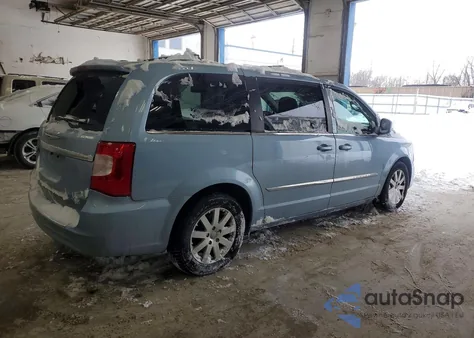 2013 Chrysler Town & Country Touring z USA, uszkodzony, nr VIN 2C4RC1BG0DR653177